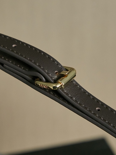 フェンディバッグ着用イメージ